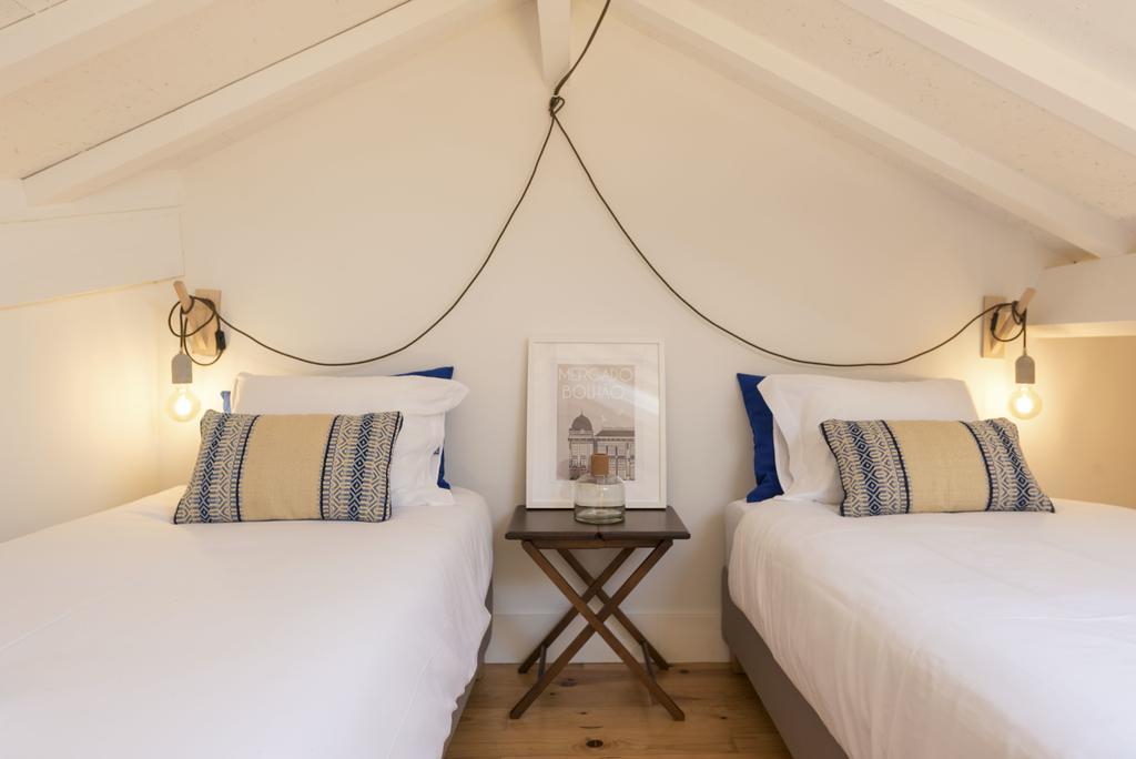 Lovelystay - Top Floor Balcony Apartment ポルト エクステリア 写真