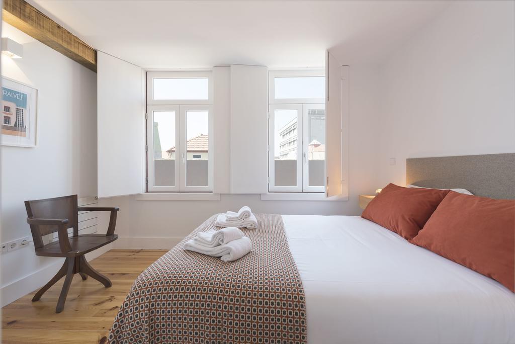 Lovelystay - Top Floor Balcony Apartment ポルト エクステリア 写真