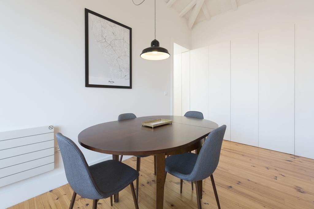 Lovelystay - Top Floor Balcony Apartment ポルト エクステリア 写真