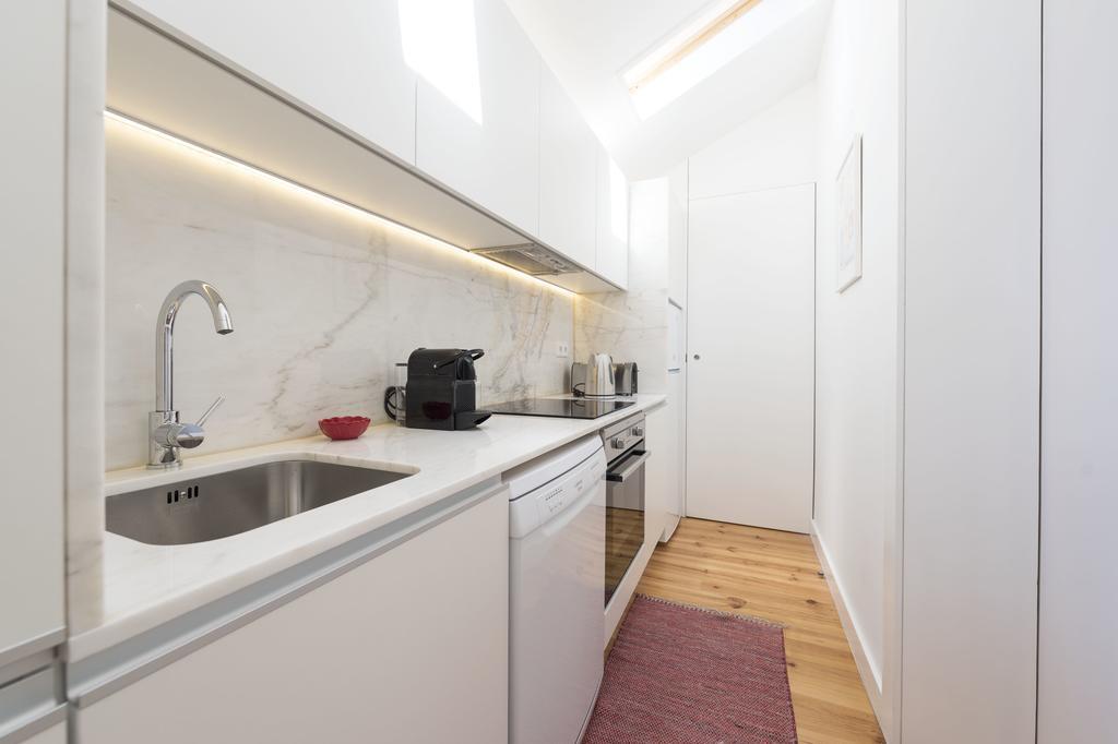 Lovelystay - Top Floor Balcony Apartment ポルト エクステリア 写真